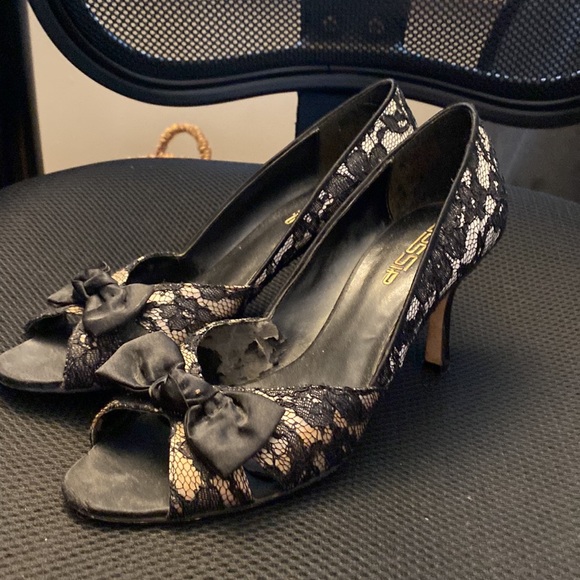 Gossip, beige with black lace and a bow - Picture 3 of 4